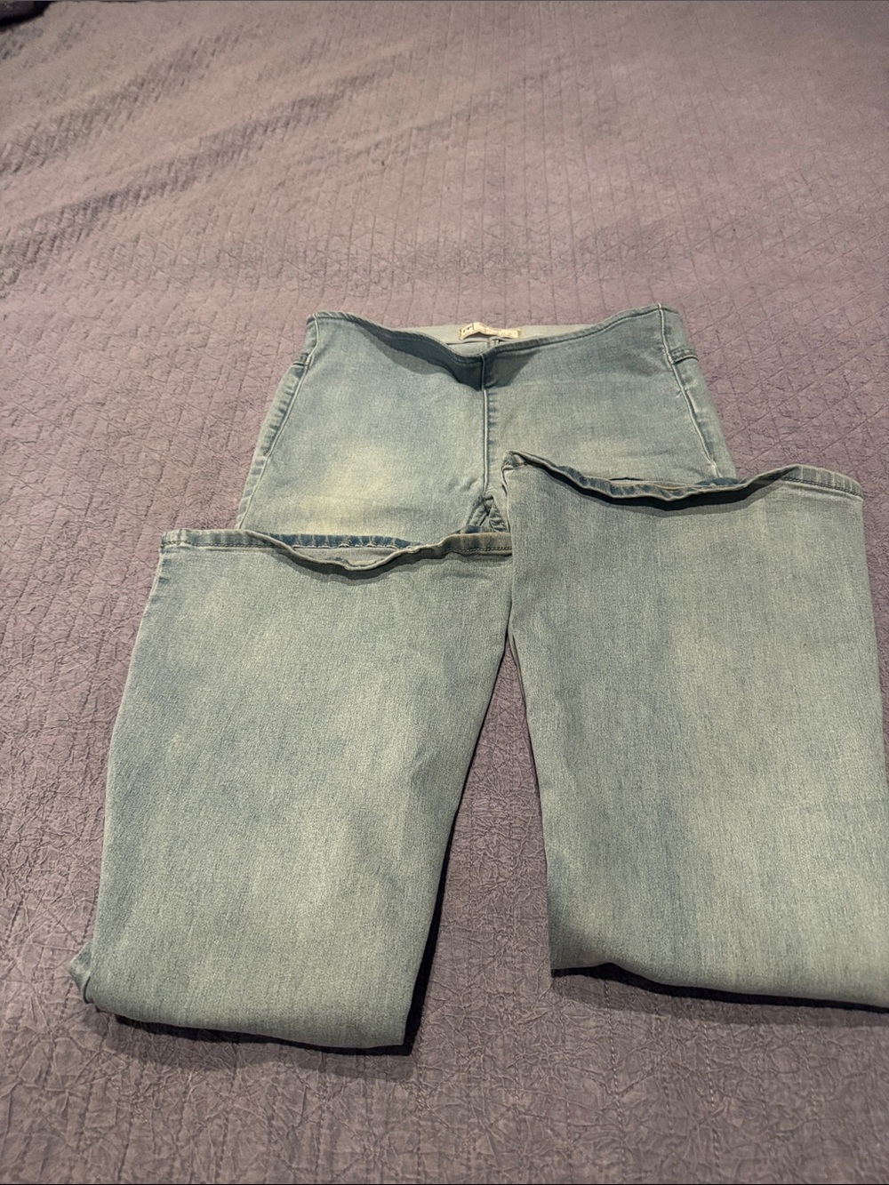 Free People Men's Relaxed Jeans in Light Blue Wash size 27-short